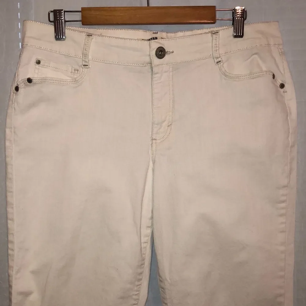 Jeanstar 14 Premium White Embroidered Pockets Crop Jeans